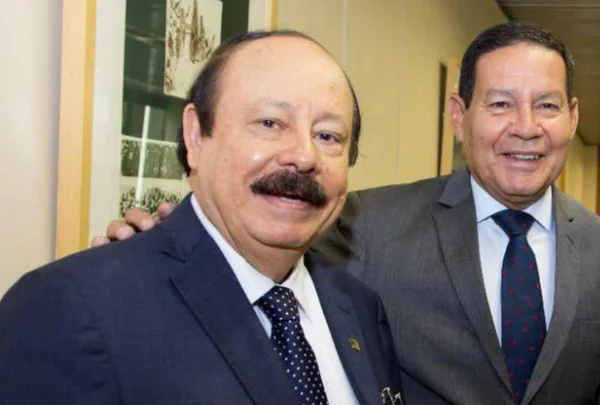 General Hamilton Mourao e Levy Fidelix