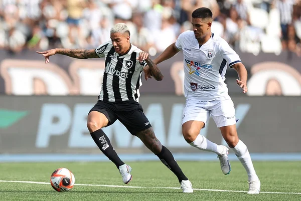 Imagem colorida do jogo entre Botafogo e Maricá - Metrópoles