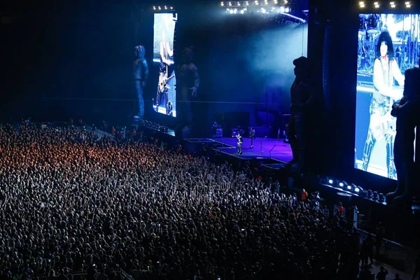 Metrópoles Music: Kiss leva fãs ao delírio em show apoteótico no DF