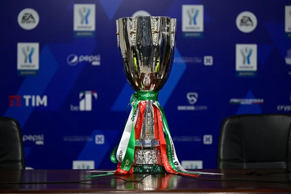 Dérbi de Milão: Internazionale e Milan decidem Supercopa da Itália