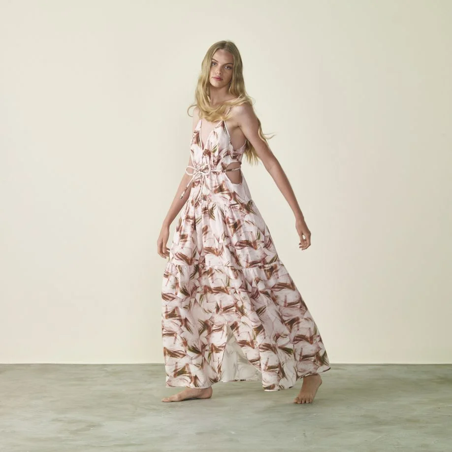 Somando romantismo à coleção, Paula criou vestidos com estampas florais Somando romantismo à coleção, Paula criou vestidos com estampas florais