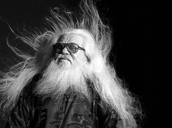 Aos 81 anos, Hermeto Pascoal grava álbum ao lado de uma big band