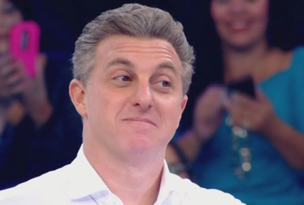 Como nem tudo são flores, o Huck também se envolveu em série de polêmicas. Em 2012, por exemplo, se recusou a soprar o bafómetro durante uma blitz e teve a carteira apreendida
Como nem tudo são flores, o Huck também se envolveu em série de polêmicas. Em 2012, por exemplo, se recusou a soprar o bafómetro durante uma blitz e teve a carteira apreendida