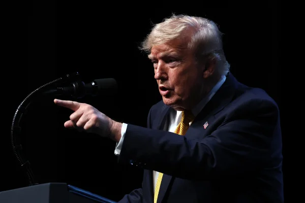 Trump cumpre ameaça e impõe tarifa de 25% a produtos brasileiros