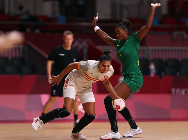 Paredão espanhol faz a diferença e Brasil perde no handebol feminino