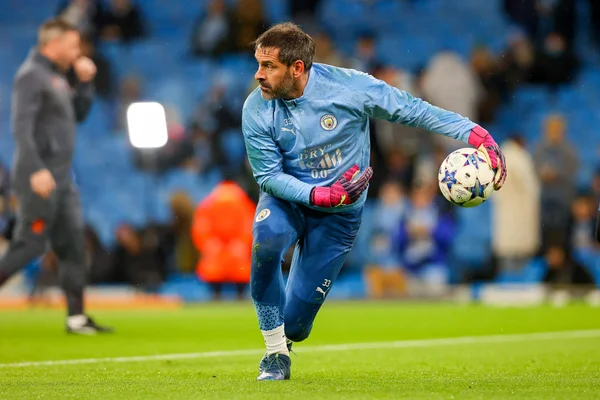Foto colorida de Scott Carson, goleiro do Manchester City - Metrópoles