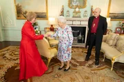 Sarah Mullally ao lado da Rainha Elizabeth II