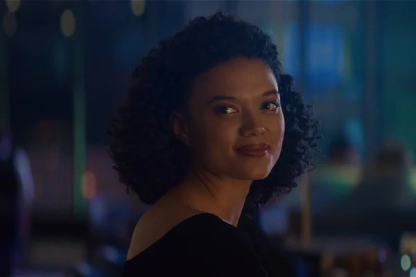 Crítica: Sharper usa e abusa de reviravoltas em thriller envolvente - destaque galeria