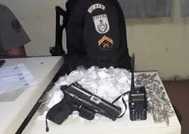 Troca de tiros entre policiais e criminosos termina com um morto