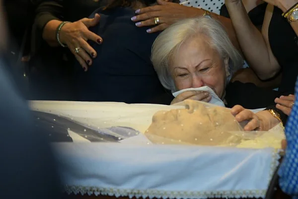 Dona Weslian passa mal no adeus a Joaquim Roriz