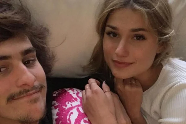 Sasha e Bruno Montaleone surgem em momento íntimo no escurinho