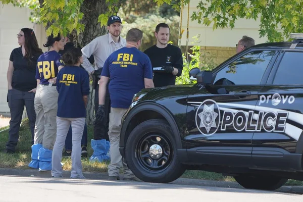 Foto colorida de agentes do FBI que mataram um homem suspeito de ameaçar Biden - Metrópoles