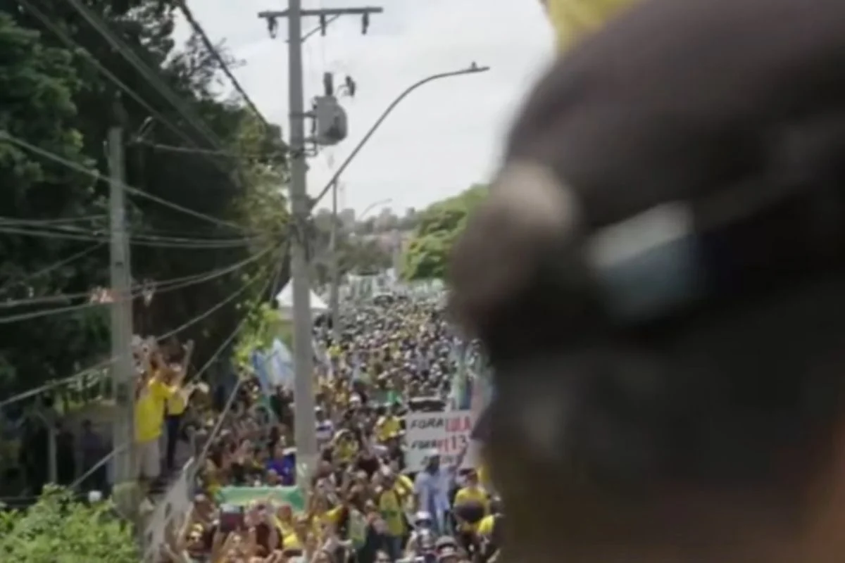 Tarcísio e Flávio Bolsonaro se unem em motocarreata no interior de SP - imagem 6 Tarcísio e Flávio Bolsonaro se unem em motocarreata no interior de SP - imagem 6