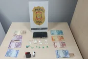 Apreensão com a dupla presa pelos policiais