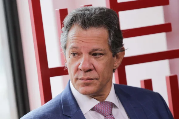 Imagem colorida, o ministro da Fazenda, Fernando Haddad, concede entrevista ao Acorda Metrópoles- Metrópoles