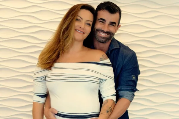 Laura Keller dá à luz Jorge Emanuel após 20 horas de trabalho de parto