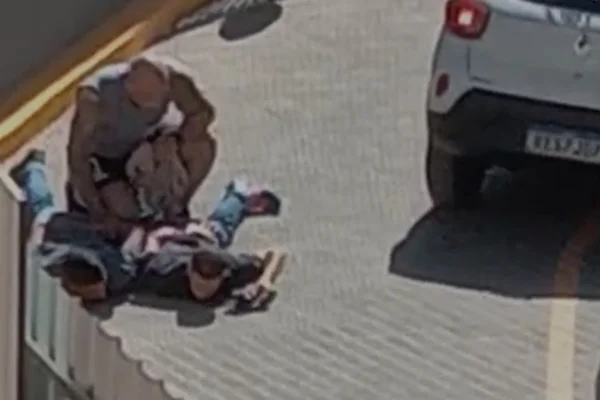 Vídeo: PM de folga prende 2 homens por furto em veículo na Asa Norte