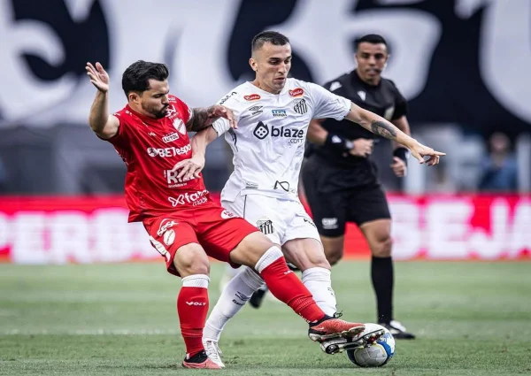 Imagem colorida do jogo entre Santos e Vila Nova - Metrópoles