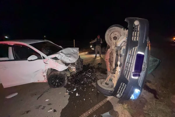 Motorista morre após colisão entre dois carros na MGC-265, em MG
