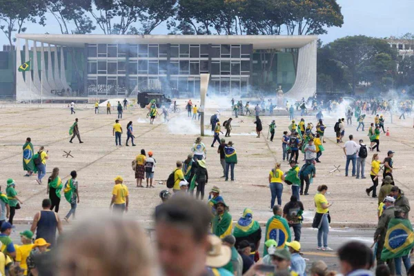 imagem colorida manifestantes bolsonaristas palacio planalto atos golpistas