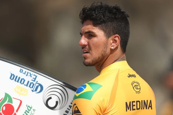 Gabriel Medina manda fechar restaurante para fãs não incomodarem