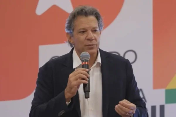 Foto colorida de Fernando Haddad - Metrópoles