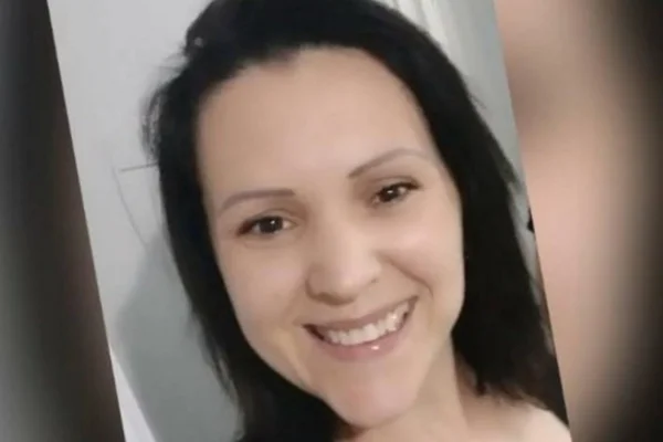 Mulher sorrindo - Metrópoles