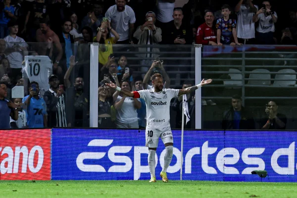 Neymar Jr. comemora gol do Santos diante da Chapecoense