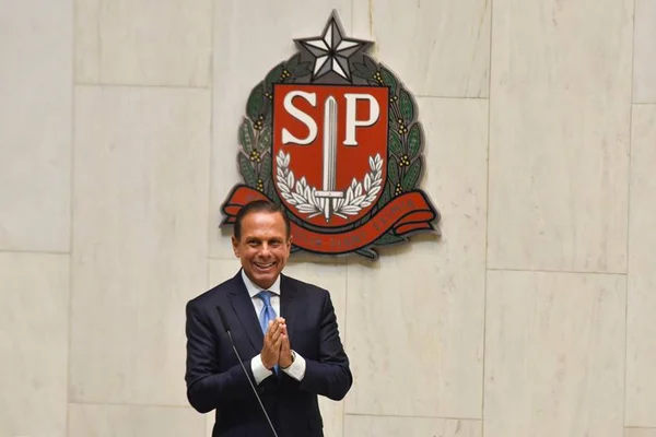 Doria critica PSDB ao tomar posse como governador de São Paulo