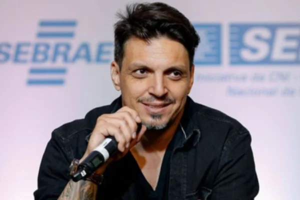 Tarso Marques, ex-piloto de F1 preso com Lamborghini, fala em microfone - Metrópoles