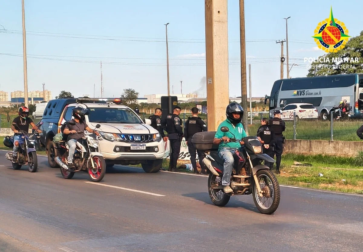 Homem mata mulher e se joga de passarela durante fuga no DF