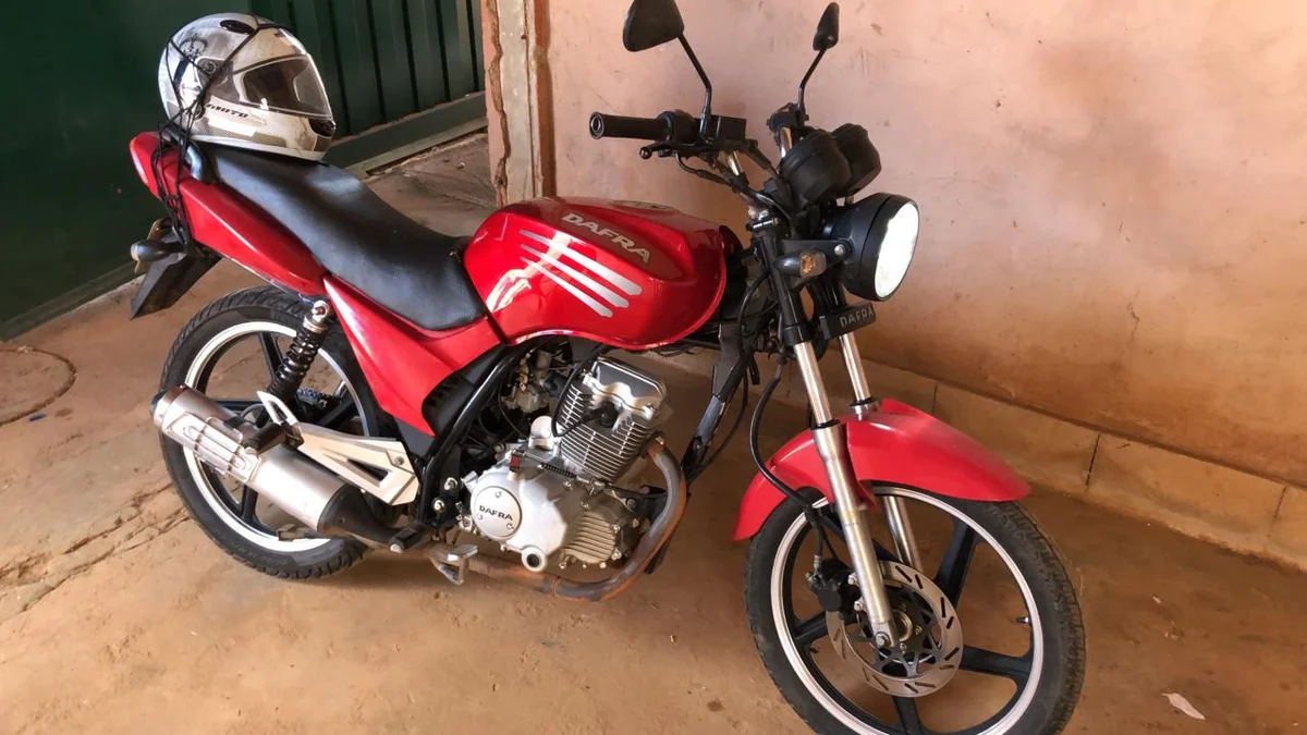 Motocicleta encontrada na casa dos traficantes também foi apreendida Motocicleta encontrada na casa dos traficantes também foi apreendida