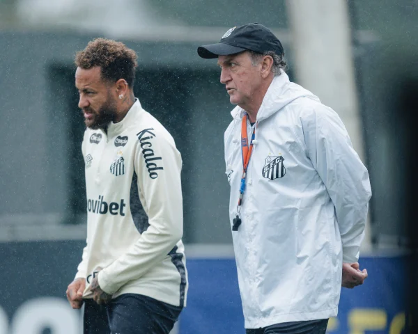 Neymar Jr. e Cuca conversam durante treino do Santos FC