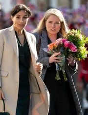 O último pedido de demissão da equipe de Meghan foi de Amy Pickerill, braço direito da duquesa desde sua chegada à Inglaterra O último pedido de demissão da equipe de Meghan foi de Amy Pickerill, braço direito da duquesa desde sua chegada à Inglaterra