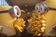 Sonhando em fazer filmes, ele libera sem querer monstros assustadores e malvados, que acabam se tornando personagens centrais de sua produção na Era de Ouro de Hollywood. 
