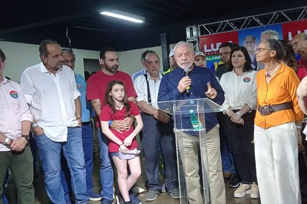 Lula em MG: “O mundo do Bolsonaro é ele, seus filhos e suas mentiras”