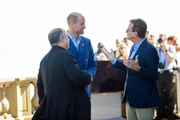 Momento de conversa entre padre Omar, príncipe William e Eduardo Paes Momento de conversa entre padre Omar, príncipe William e Eduardo Paes