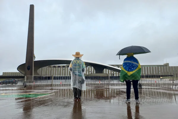 “Patriotas” convocam “último ato” após 45 dias sem respostas