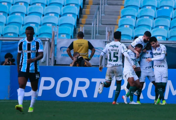 Grêmio segue calvário após derrota por virada contra o Palmeiras