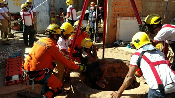 Mulher cai em cisterna de 20 metros em Planaltina e sobrevive