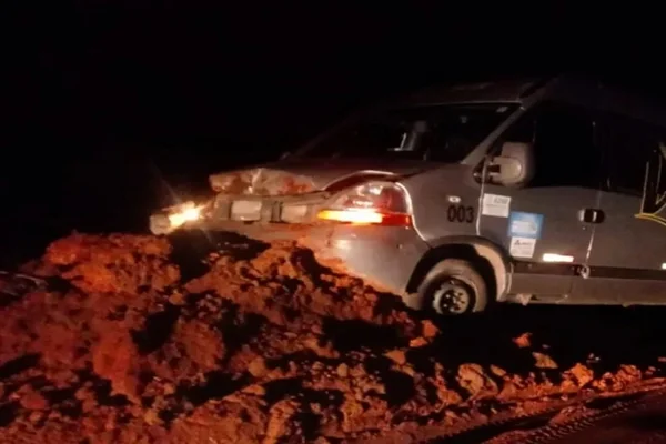 Van bate em bloqueio de bolsonaristas em rodovia e deixa três feridos - Metrópoles