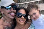 Tays Reis, Biel e Pietra fazem pose