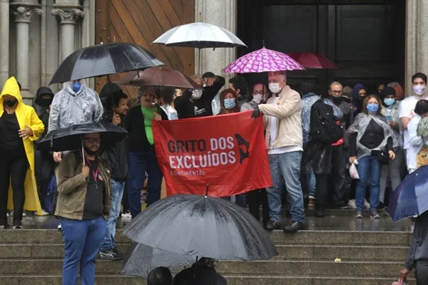 SP: Grito dos Excluídos distribui alimentos e protesta contra governo