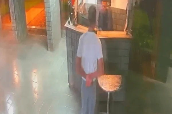 câmeras de segurança flagram corretor fake