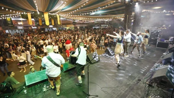 Imagem colorida de Oktoberfest - Metrópoles