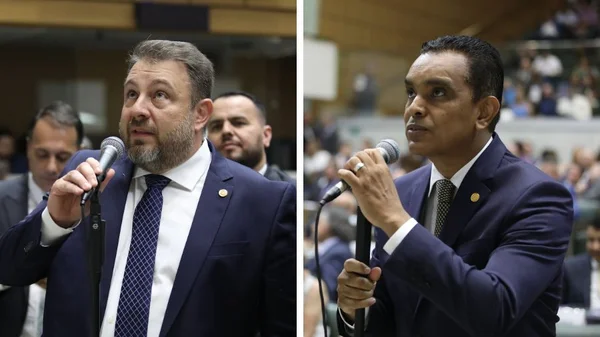 Montagem com imagens coloridas dos deputados Bruno Zambelli, à esquerda, e Rui Alves, à direita, falando ao microfone em movimentos simultâneos no plenário da Alesp - Metrópoles