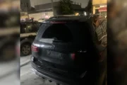 Carro de luxo estava sem placas. Carro de luxo estava sem placas.