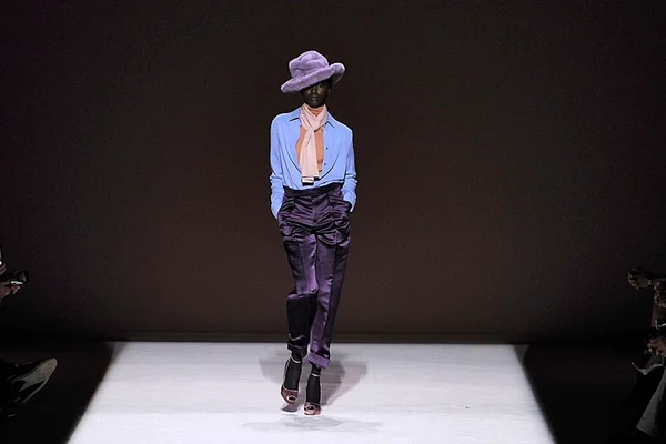 Tom Ford abre Semana de Moda de Nova York com alfaiataria elegante
