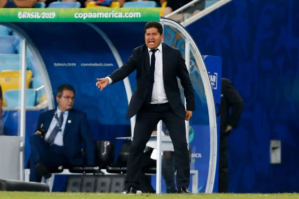 Eduardo Villegas, atual técnico do Always Ready, atuando pela seleção boliviana