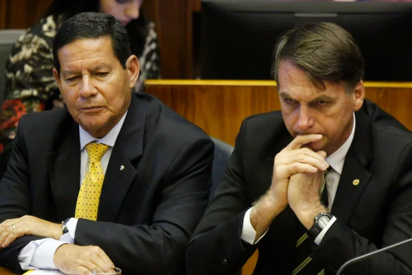 Mourão: Bolsonaro foi “mal interpretado” sobre redução da idade mínima